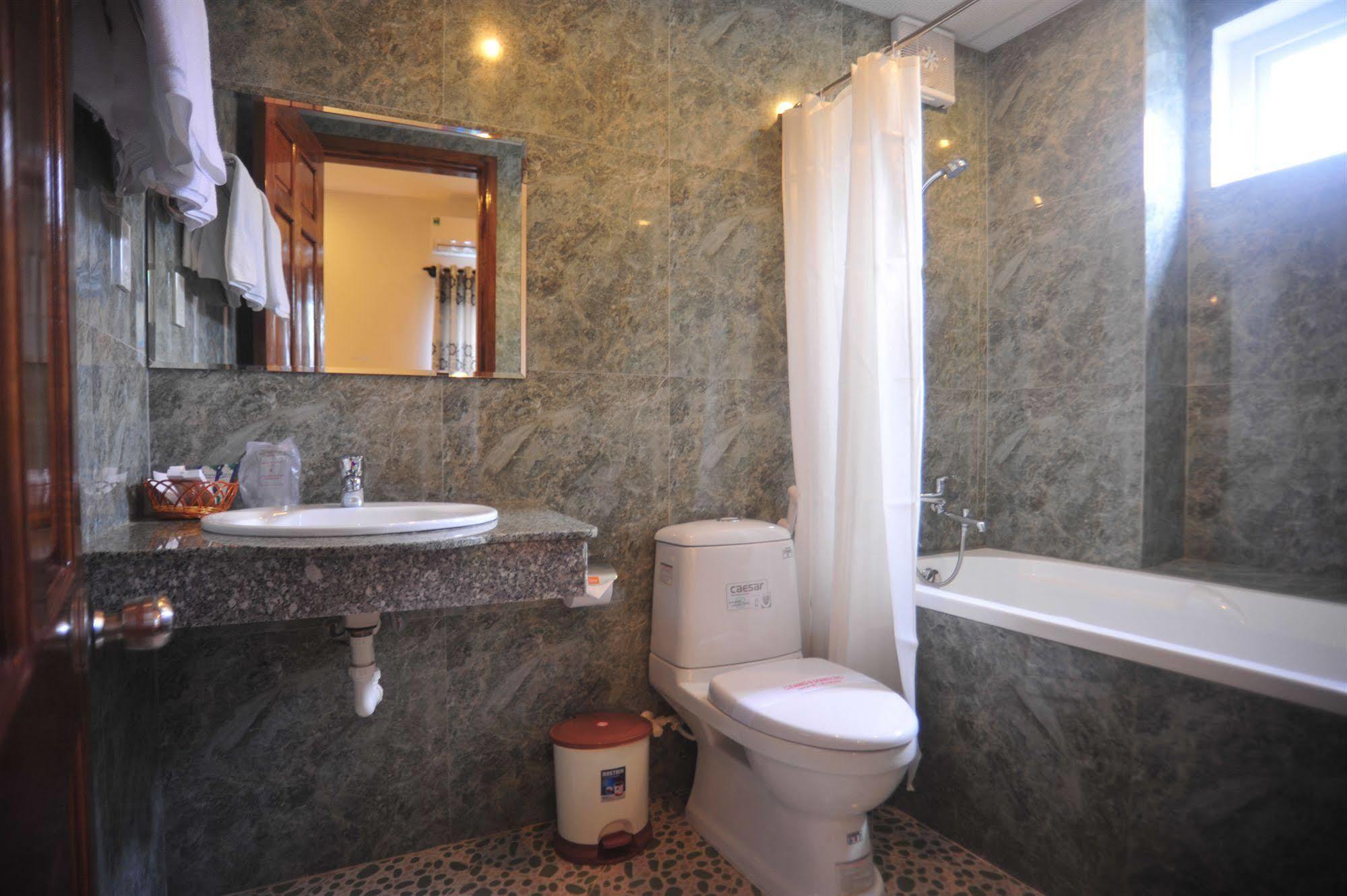 Hong Thien Ruby Hotel Хюе Екстер'єр фото